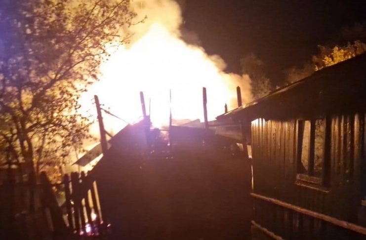 O casă a luat foc la Nereju