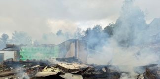 FOTO Flăcările au distrus o casă din comuna Dumitrești