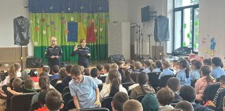 Activități ale polițiștilor, în rândul elevilor și tinerilor: ”Traficul de droguri nu e combinație”