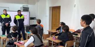 Polițiștii vrânceni, activități de prevenire a violenței în rândul elevilor din Găgești