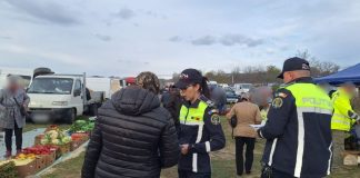 FOTO Polițiștii, jandarmii și inspectorii sanitari veterinari, acțiuni comune la Târgul Tichiriș și în comunele Vidra, Valea Sării și Nereju