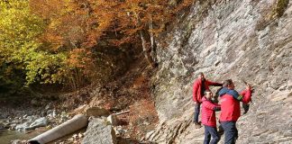 FOTO Două trasee importante din Munții Vrancei, refăcute se salvamontiști