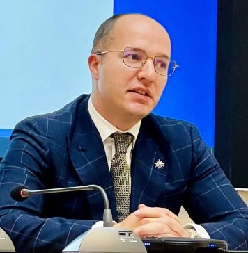 Fiul fostului ministru al Justiției, Tudorel Toader, acuzat de studente de avansuri sexuale / Fiul lui Toader este lector la Facultatea de Drept