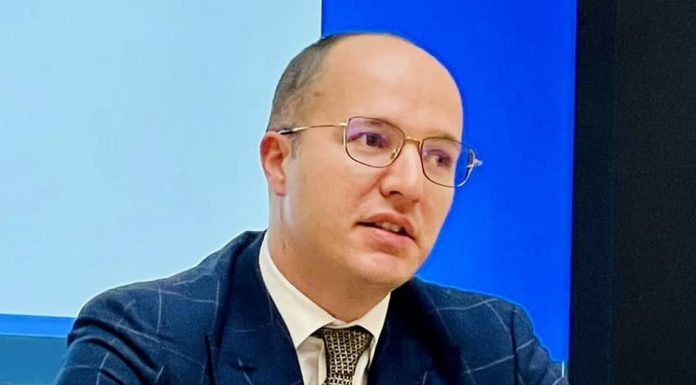 Fiul fostului ministru al Justiției, Tudorel Toader, acuzat de studente de avansuri sexuale / Fiul lui Toader este lector la Facultatea de Drept