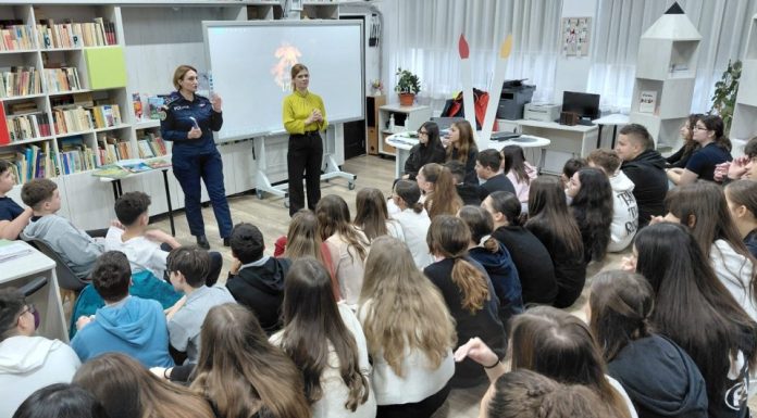 FOTO Activitate antidrog la Școala „Anghel Saligny” din Focșani: ”Respiră viață, nu iluzii!”