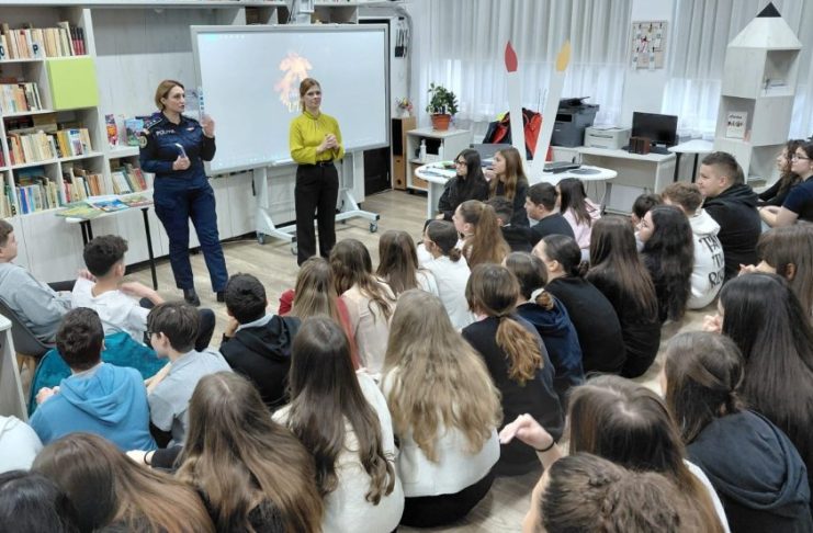 FOTO Activitate antidrog la Școala „Anghel Saligny” din Focșani: ”Respiră viață, nu iluzii!”