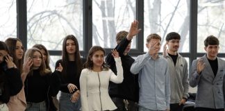 80 de tineri vrânceni la Sesiunea Județeană de Formare a Tinerilor Reprezentanți