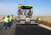 FOTO Continuă modernizarea rețelei de drumuri județene din Vrancea