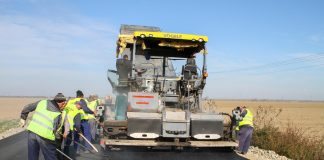 FOTO Continuă modernizarea rețelei de drumuri județene din Vrancea