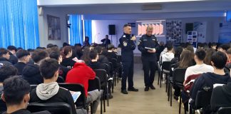 FOTO Activități preventiv-educative ale jandarmilor în liceele din municipiul Focșani
