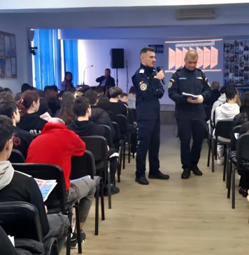 FOTO Activități preventiv-educative ale jandarmilor în liceele din municipiul Focșani
