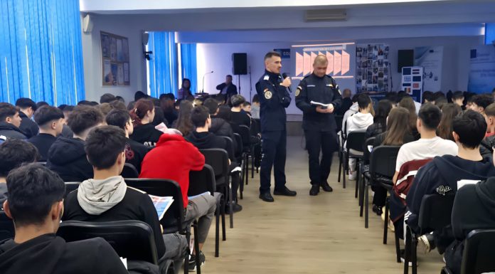 FOTO Activități preventiv-educative ale jandarmilor în liceele din municipiul Focșani