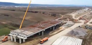 VIDEO Mobilizare și pe șantierul lotului 2 al Autostrăzii Focșani-Bacău / S-ar putea circula pe A7 până la Adjud, în acest an
