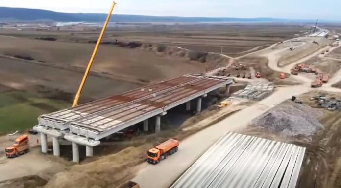 VIDEO Mobilizare și pe șantierul lotului 2 al Autostrăzii Focșani-Bacău / S-ar putea circula pe A7 până la Adjud, în acest an