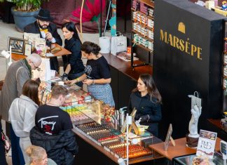 FOTO-VIDEO Produsele vrâncene Marsepe, la Festivalul Ciocolatei de la Iași / Praline cu arome de palincă, plăcintă sau urechi de porc