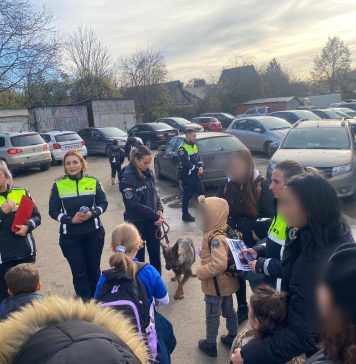 FOTO Acțiuni ale polițiștilor pentru creșterea siguranței școlare în municipiul Focșani