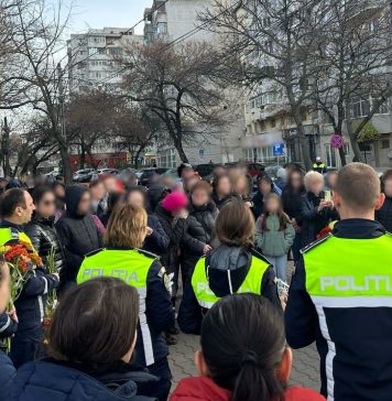 FOTO Acțiuni de prevenire de Ziua Internațională pentru Eliminarea Violenței împotriva Femeilor / Violența produce victime! Vocea ta salvează vieți!