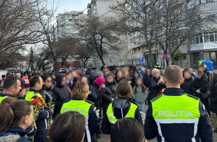FOTO Acțiuni de prevenire de Ziua Internațională pentru Eliminarea Violenței împotriva Femeilor / Violența produce victime! Vocea ta salvează vieți!