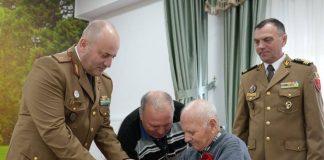 FOTO Veteran de război, sărbătorit la împlinirea vârstei de 102 ani