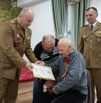 FOTO Veteran de război, sărbătorit la împlinirea vârstei de 102 ani