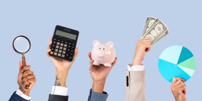 Diferite concepte de pregătire pentru cheltuielile de dinaintea sărbătorilor de iarnă_ economisire, credit rapid, economii Source: Freepik