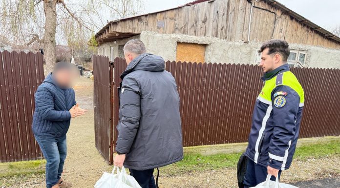 Polițiștii vrânceni, ajutoarele lui Moș Crăciun / Zâmbete, emoții și bucurie