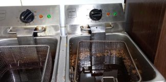 FOTO Ce a mai găsit Protecția Consumatorilor înainte de Crăciun: produse expirate sau păstrare în condiții improprii, informații incomplete și incorecte, echipamente murdare și uzate