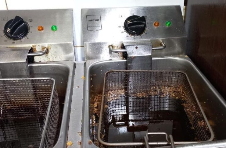 FOTO Ce a mai găsit Protecția Consumatorilor înainte de Crăciun: produse expirate sau păstrare în condiții improprii, informații incomplete și incorecte, echipamente murdare și uzate