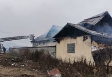 FOTO Locuință din Odobești, în flăcări. Intervin cinci echipaje de pompieri