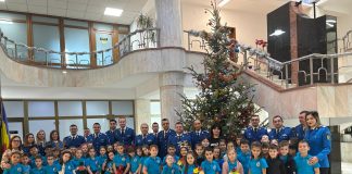 Jandarmii vrânceni, colindați de elevii de la Școala „Ștefan cel Mare”