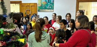 FOTO Elevii Colegiului Cuza au fost mesagerii lui Moș Nicolae la Centrul educațional de la Mihălceni