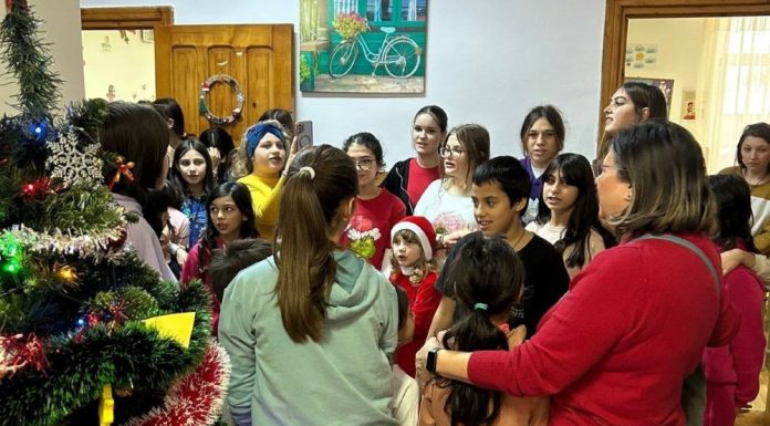 FOTO Elevii Colegiului Cuza au fost mesagerii lui Moș Nicolae la Centrul educațional de la Mihălceni