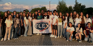 Oportunitate pentru liceeni: se fac înscrieri la bursele Future Leaders Exchange Program (FLEX)
