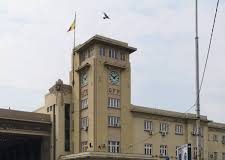 Un focșănean a pus pe jar Bucureștiul. A amenințat că se aruncă de pe sediul Gării de Nord