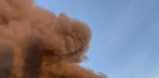 VIDEO Nori de fum negru, în urma incendiului de la Slobozia Bradului