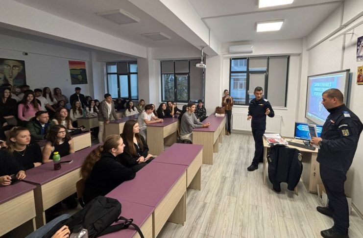FOTO Jandarmii vrânceni, dialog deschis cu elevii Liceului de Artă „Gheorghe Tattarescu”