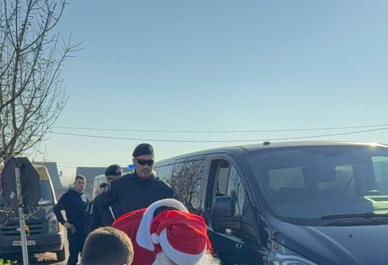 FOTO Gesturi simple, emoții sincere – Crăciun alături de jandarmii vrânceni