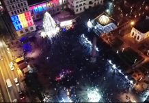 FOTO S-au aprins luminițele de sărbători în Focșani / Târgul de Crăciun, deschis până la începutul anului viitor, patinoarul până la sfârșitul lunii februarie
