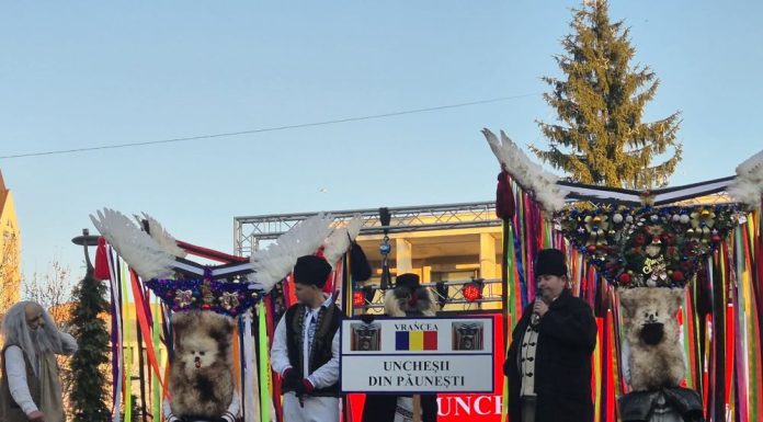 FOTO-VIDEO ”Uncheșii” din Păunești au participat la Alaiul Datinilor și Obiceiurilor de Iarnă de la Bacău