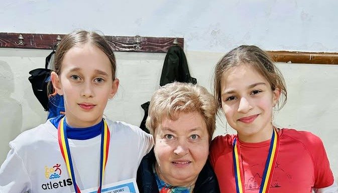 FOTO Micile atlete Natalia Ciobotaru și Ilinca Burlacu încheie anul cu medalia de argint