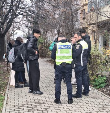 Absenteismul școlar, în vizorul polițiștilor