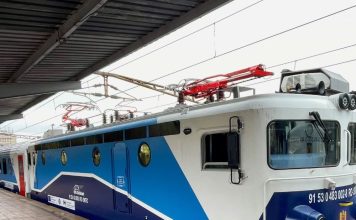 Trenuri suplimentare spre litoral, pentru minivacanța de 1 Mai / Se reia temporar circulația feroviară pe ruta Constanța-Mangalia