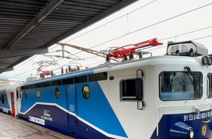 Trenuri suplimentare spre litoral, pentru minivacanța de 1 Mai / Se reia temporar circulația feroviară pe ruta Constanța-Mangalia