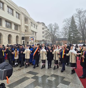 FOTO-VIDEO Nicușor Dan, la Focșani: ”Trebuie să reflectăm la ce putem să facem noi pentru țară” / Susținătorii lui Georgescu au huiduit manifestarea de Unirea Principatelor, de la imn și până la parada militară