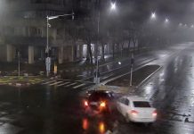 VIDEO Momentul impactului dintre două mașini de azi noapte, din Focșani / Semafoarele vor funcționa din nou pe timp de noapte