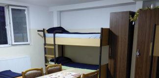 Oamenii străzii, așteptați la Adăpostul de Noapte al Crucii Roșii Vrancea, din Cartierul Bahne din Focșani