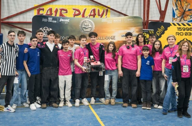 FOTO Echipa de robotică AICitizens, încă o victorie de etapă și demonstrație în fața președintelui României