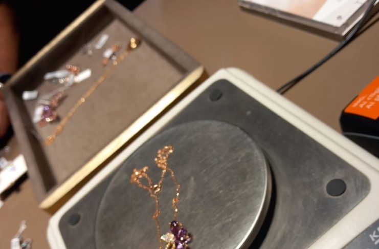 FOTO Protecția Consumatorilor a verificat comercianții de bijuterii