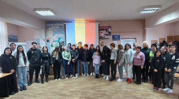 FOTO Ziua Unirii Principatelor Române, sărbătorită la Centrul de Tineret Focșani