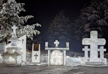 FOTO Tradiția crucilor de gheață, păstrată la Năruja